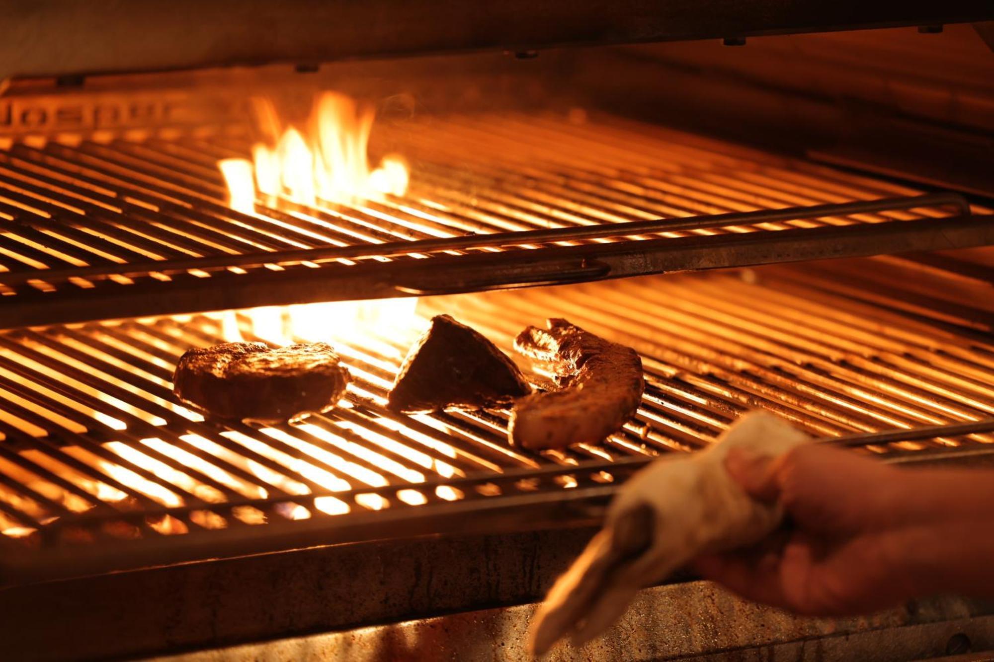 Nohga Hotel Kiyomizu Κιότο Εξωτερικό φωτογραφία Cooking over a wood-burning grill